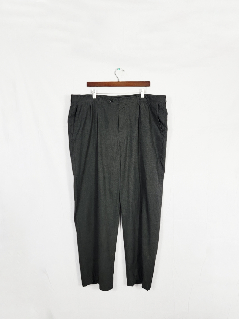Men's 42X30 Haggar  Classic Pleated Dress Pants